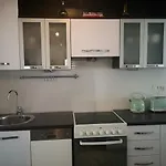 Mala Kuca Ispod Borova *