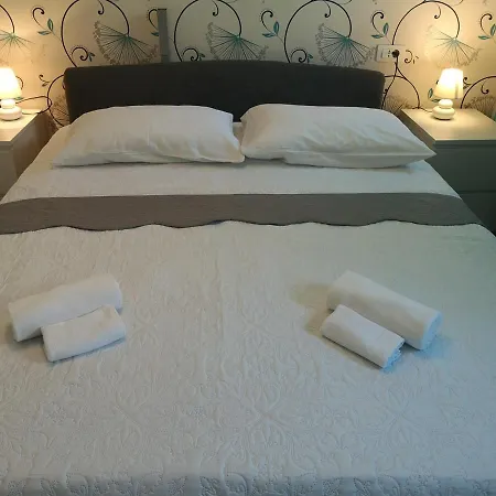 別荘 Mala Kuca Ispod Borova *