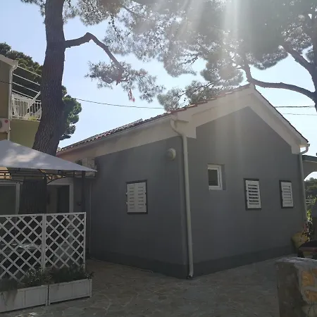 Casa de Férias Mala Kuca Ispod Borova *