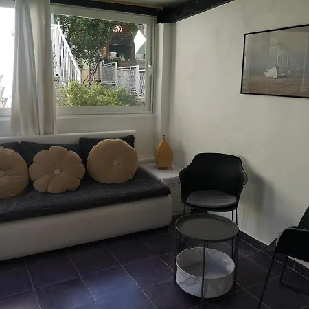 Semesterbostad Mala Kuca Ispod Borova *