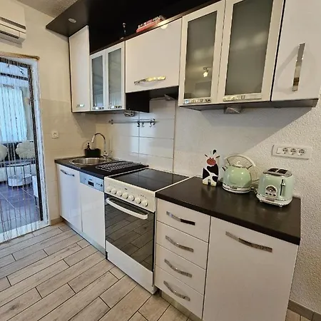 Mala Kuca Ispod Borova Semesterbostad