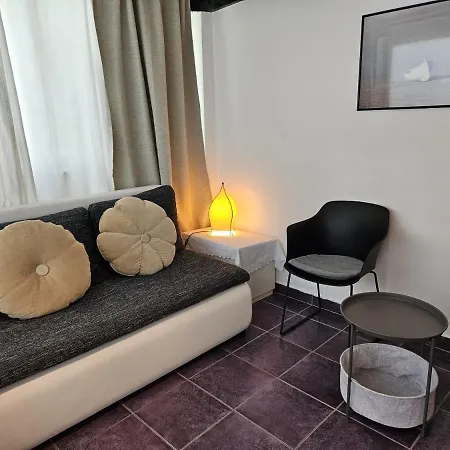 Mala Kuca Ispod Borova Primošten