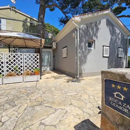 Holiday home Mala Kuca Ispod Borova *