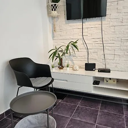 Mala Kuca Ispod Borova Primošten