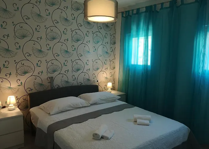 Mala Kuca Ispod Borova Holiday home *