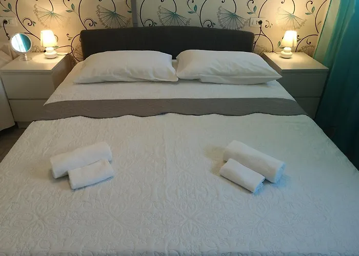 Holiday home Mala Kuca Ispod Borova *