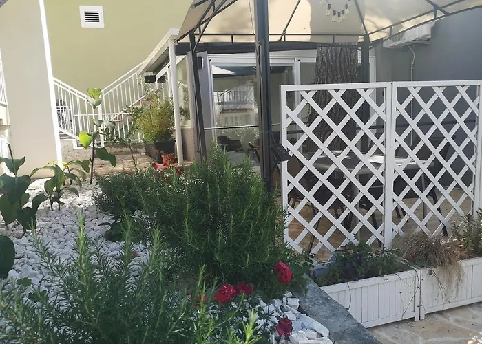 Holiday home Mala Kuca Ispod Borova Primosten